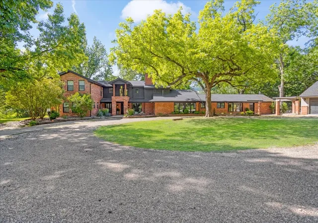 Photo 3 of Single family home for sale at 1000 Yorkshire Dr, Sherman, TX 75092 | MLS# 21273564 | Listing updated on 2026-09-02