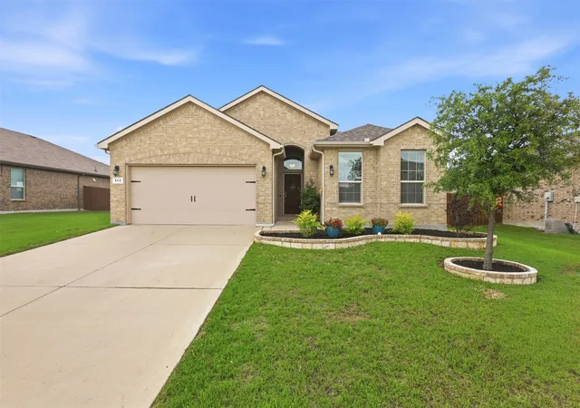 Photo 2 of Single family home for sale at 512 Dunster Ln, Fort Worth, TX 76131 | MLS# 21274138 | Listing updated on 2026-07-25