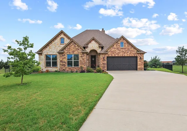 Homes for sale in Gunter, TX | 1605 Covered Bridge Ct, Gunter, TX 75058 | MLS# 21272852