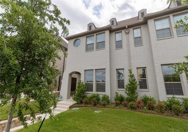 3rd image of 2609 & 2611 Mccart Ave, Fort Worth, TX 76110 | MLS# 21274705