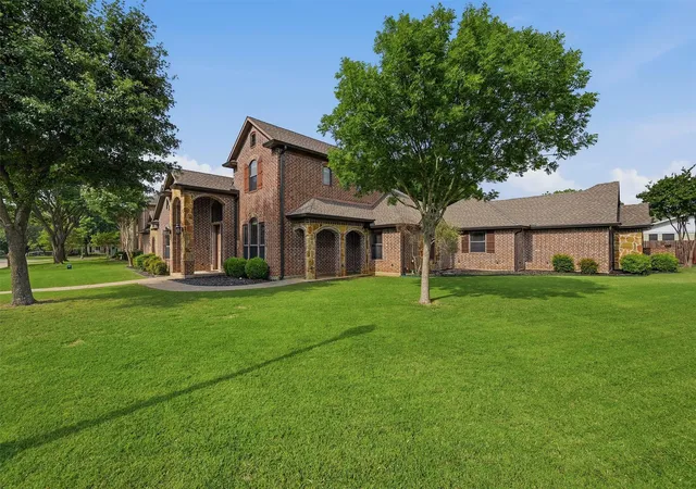 Photo 2 of Single family home for sale at 201 Hillside Ln, Lindsay, TX 76250 | MLS# 21268951 | Listing updated on 2026-10-03