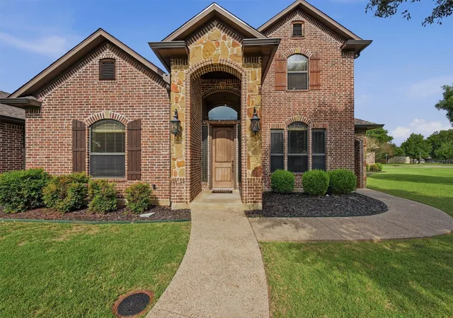 Photo 3 of Single family home for sale at 201 Hillside Ln, Lindsay, TX 76250 | MLS# 21268951 | Listing updated on 2026-10-03