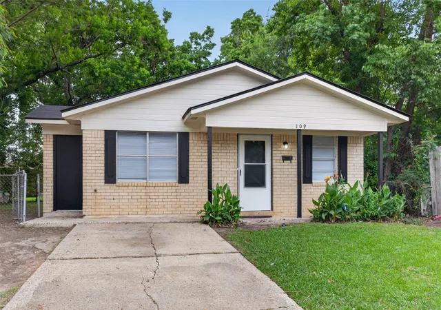 Photo 1 of Single family home for sale at 109 N Greenbrook Loop, Shreveport, LA 71106 | MLS# 21274720 | Listing updated on 2026-07-18