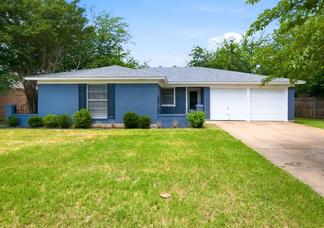 Homes for sale in Cleburne, TX | 504 S Colonial Dr, Cleburne, TX 76033 | MLS# 21274721