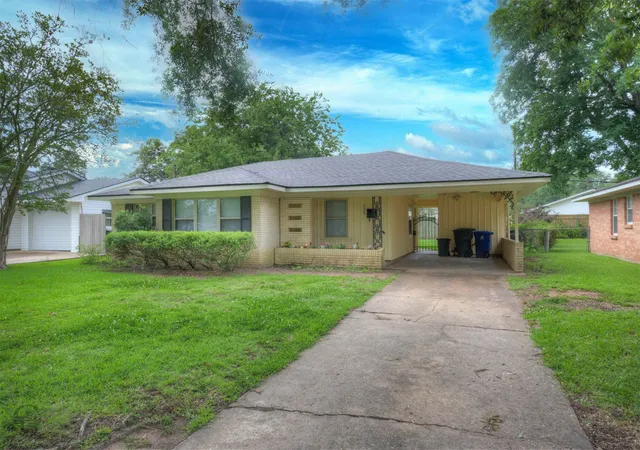 Photo 1 of Single family home for sale at 525 Haynes Ave, Shreveport, LA 71105 | MLS# 21274750 | Listing updated on 2026-07-19