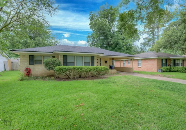 Photo 2 of Single family home for sale at 525 Haynes Ave, Shreveport, LA 71105 | MLS# 21274750 | Listing updated on 2026-07-19