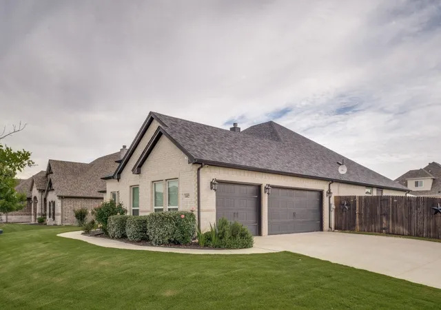 Photo 3 of Single family home for sale at 14825 Crystal Spring Dr, Justin, TX 76247 | MLS# 21274109 | Listing updated on 2026-08-31