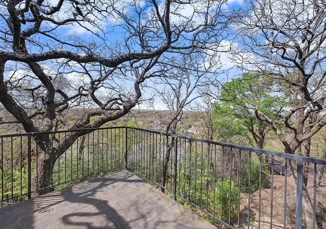 Photo 2 of Single family home for sale at 1434 Crownhill Dr, Arlington, TX 76012 | MLS# 21237873 | Listing updated on 2026-09-25