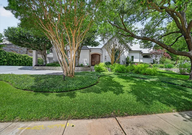Photo 1 of Single family home for sale at 14819 Bellbrook Dr, Dallas, TX 75254 | MLS# 21263344 | Listing updated on 2026-08-25