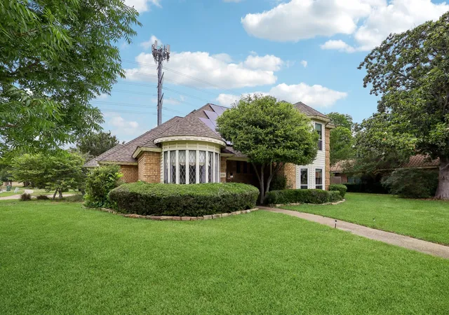 Homes for sale in Arlington, TX | 3710 Falcon Lake Dr, Arlington, TX 76016 | MLS# 21267827