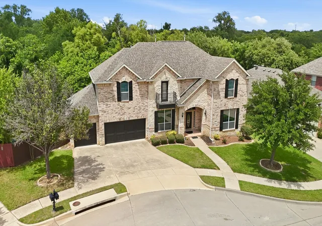 Photo 2 of Sale Pending at 201 Fountainview Dr, Euless, TX 76039 | MLS# 21268128 | Listing updated on 2026-07-15