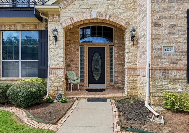 Photo 3 of Sale Pending at 201 Fountainview Dr, Euless, TX 76039 | MLS# 21268128 | Listing updated on 2026-07-15