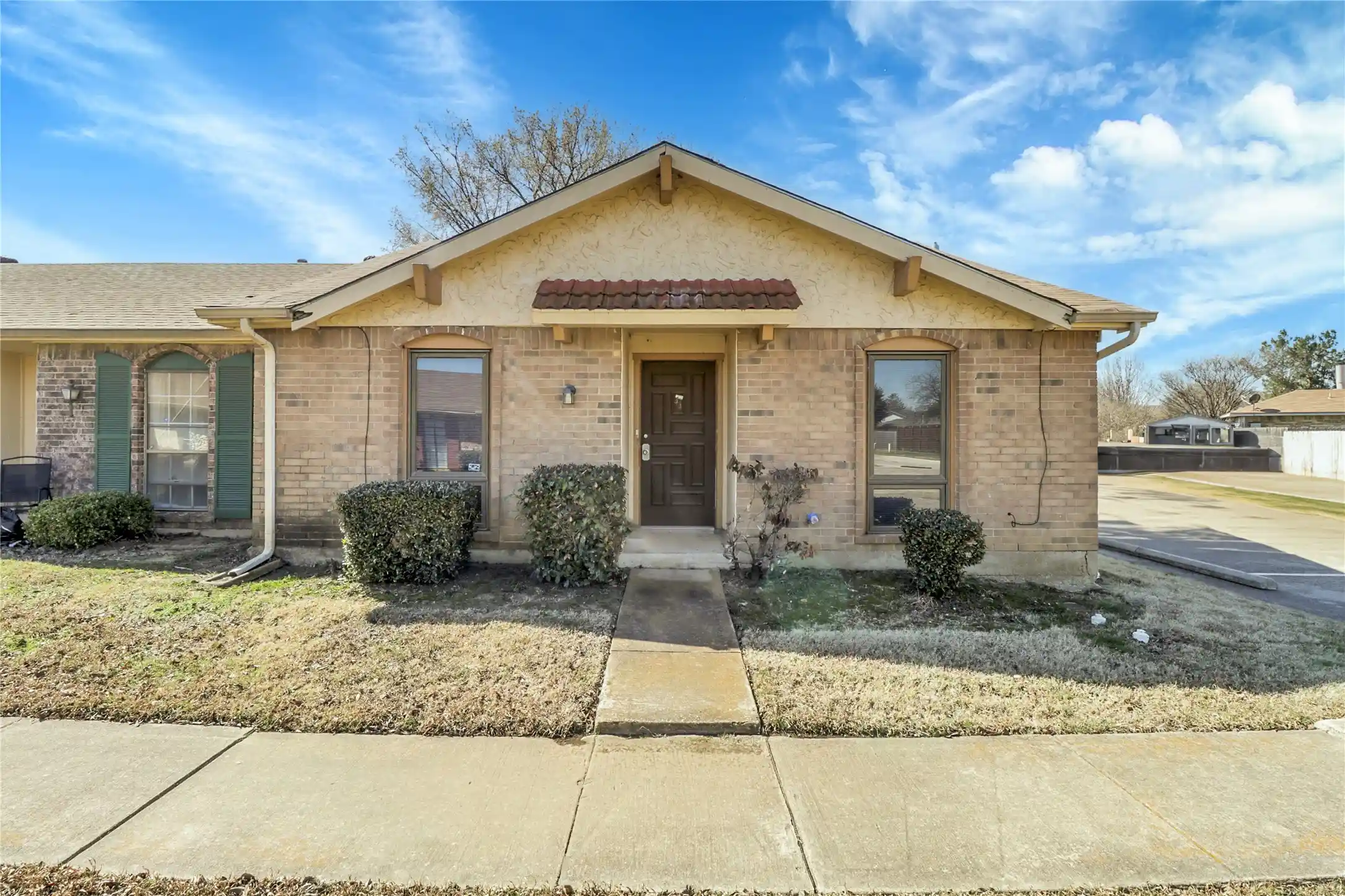 Townhouse for sale at 44 E Mountain Creek Dr, Grand Prairie, TX 75052 | MLS# 21272991