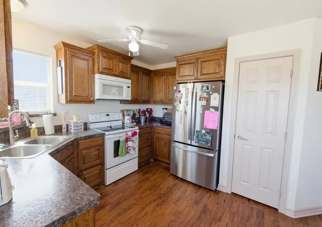 Photo 3 of Single family home for sale at 121 Joyce St, Whitney, TX 76692 | MLS# 21274166 | Listing updated on 2026-07-18