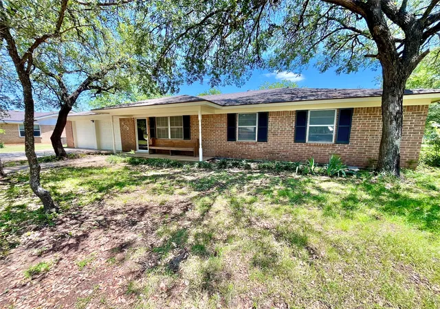 Homes for sale in Hamilton, TX | 603 Barkley Dr, Hamilton, TX 76531 | MLS# 21274077