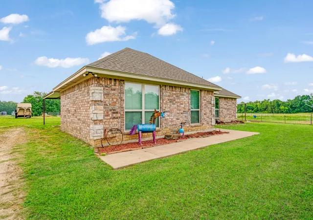 Homes for sale in Sumner, TX | 1890 County Road 34520, Sumner, TX 75486 | MLS# 21272068
