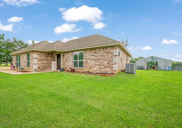 Homes for sale in Sumner, TX | 1890 County Road 34520, Sumner, TX 75486 | MLS# 21272068