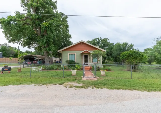 Homes for sale in Eastland, TX | 208 W Frost St, Eastland, TX 76448 | MLS# 21271835
