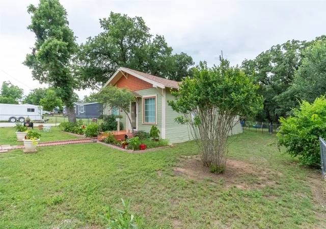 Homes for sale in Eastland, TX | 208 W Frost St, Eastland, TX 76448 | MLS# 21271835