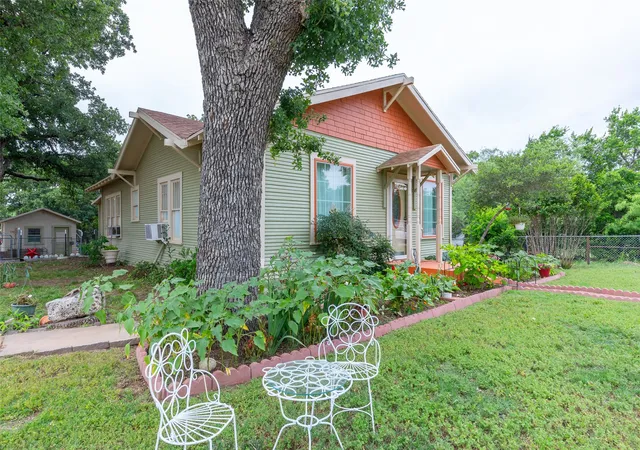 Homes for sale in Eastland, TX | 208 W Frost St, Eastland, TX 76448 | MLS# 21271835