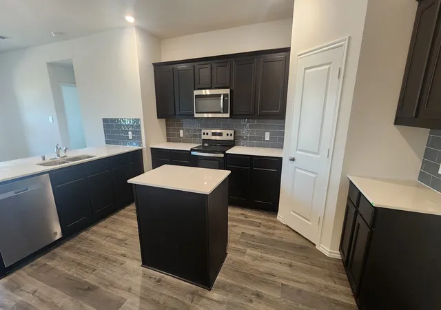 Photo 4 of Single family home for sale at 502 Saddle Blanket Dr, Nevada, TX 75173 | MLS# 21275192 | Listing updated on 2026-10-02