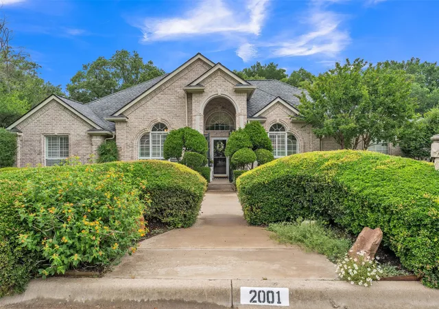 2nd image of 2001 Country Brook Dr, Weatherford, TX 76087 | MLS# 21275254