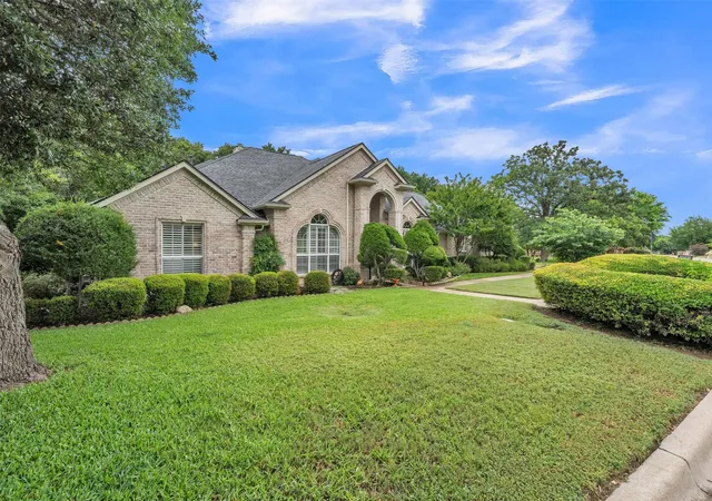 3rd image of 2001 Country Brook Dr, Weatherford, TX 76087 | MLS# 21275254