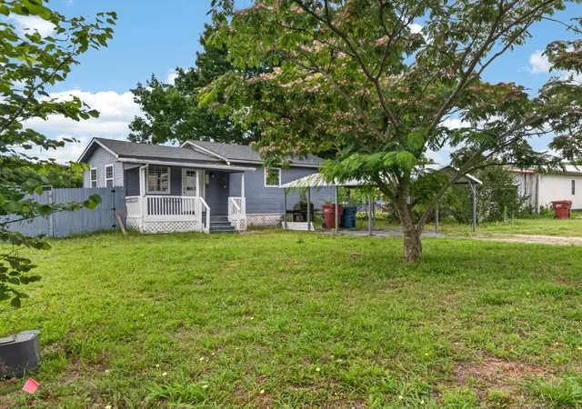 Photo 3 of Single family home for sale at 225 Cobb Ave, Van Alstyne, TX 75495 | MLS# 21274214 | Listing updated on 2026-08-21