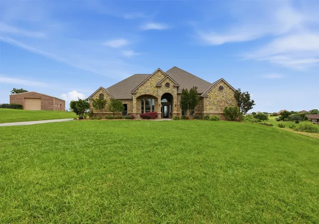Photo 3 of Single family home for sale at 6900 Breezy Bluff Ct, Fort Worth, TX 76126 | MLS# 21275136 | Listing updated on 2026-10-04