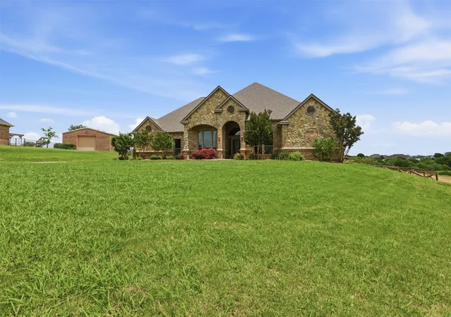 Photo 3 of Single family home for sale at 6900 Breezy Bluff Ct, Fort Worth, TX 76126 | MLS# 21275136 | Listing updated on 2026-10-04