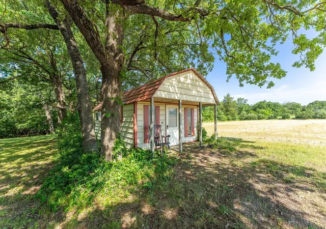 Homes for sale in Gordonville, TX | 27659 Us Hwy 377, Gordonville, TX 76245 | MLS# 21273294