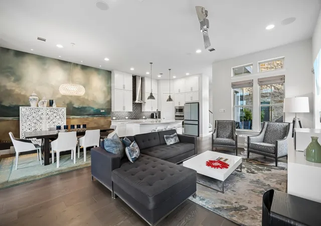 Photo 3 of Single family home for sale at 1925 Woodland Heights Pl, Dallas, TX 75208 | MLS# 21275257 | Listing updated on 2026-07-19