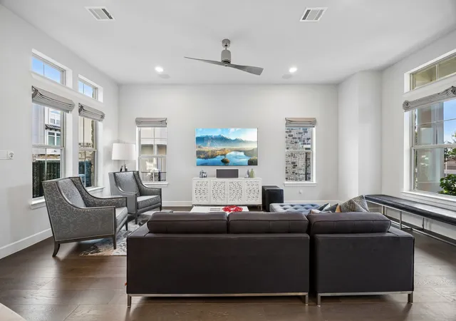 Photo 4 of Single family home for sale at 1925 Woodland Heights Pl, Dallas, TX 75208 | MLS# 21275257 | Listing updated on 2026-07-19