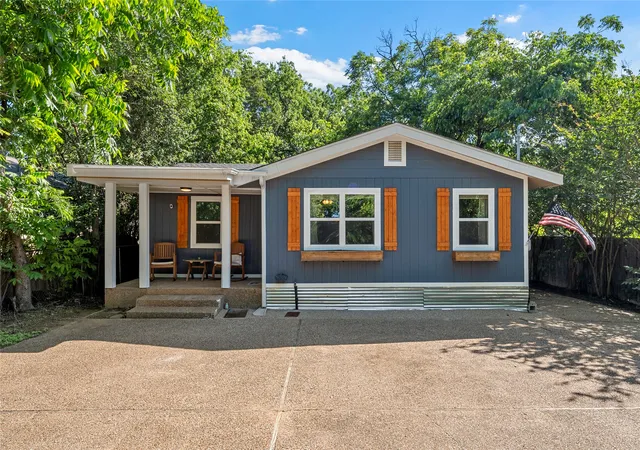 1st image of 2816 S 3rd St, Waco, TX 76706 | MLS# 21275232