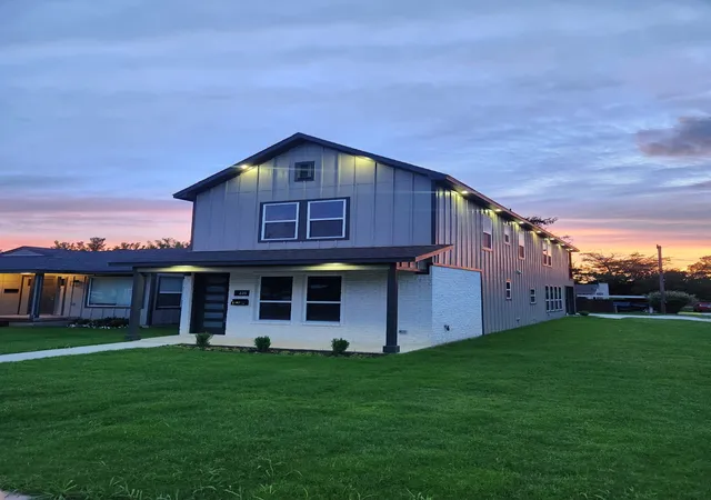 1st image of 225 Nw 16th St, Grand Prairie, TX 75050 | MLS# 21273104