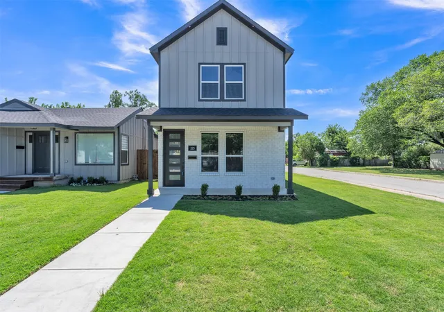 2nd image of 225 Nw 16th St, Grand Prairie, TX 75050 | MLS# 21273104