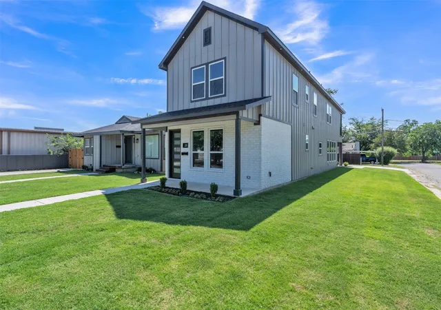 3rd image of 225 Nw 16Th St, Grand Prairie, TX 75050 | MLS# 21273104
