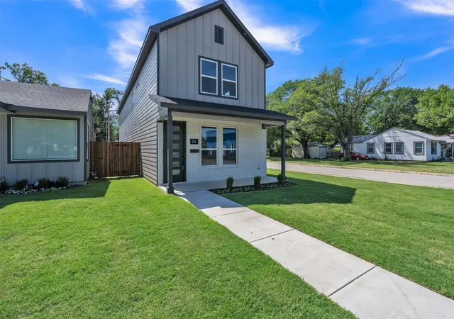 4th image of 225 Nw 16Th St, Grand Prairie, TX 75050 | MLS# 21273104