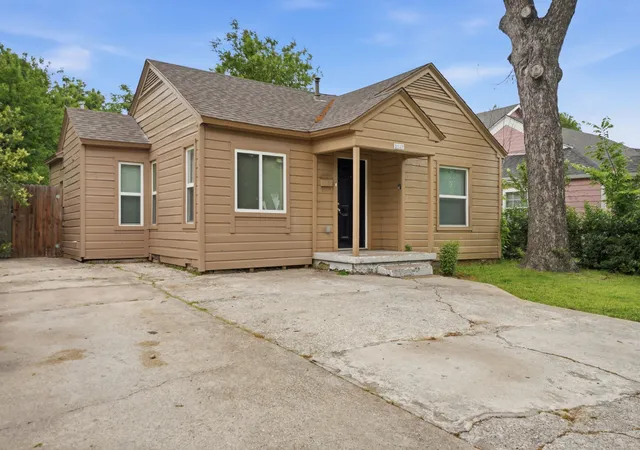 Photo 3 of Single family home for sale at 2547 Wilton Ave, Dallas, TX 75211 | MLS# 21274849 | Listing updated on 2026-07-15
