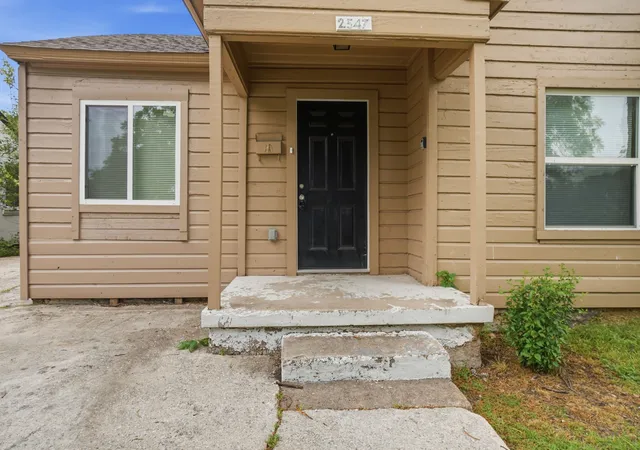 Homes for sale in Dallas, TX | 2547 Wilton Ave, Dallas, TX 75211 | MLS# 21274849