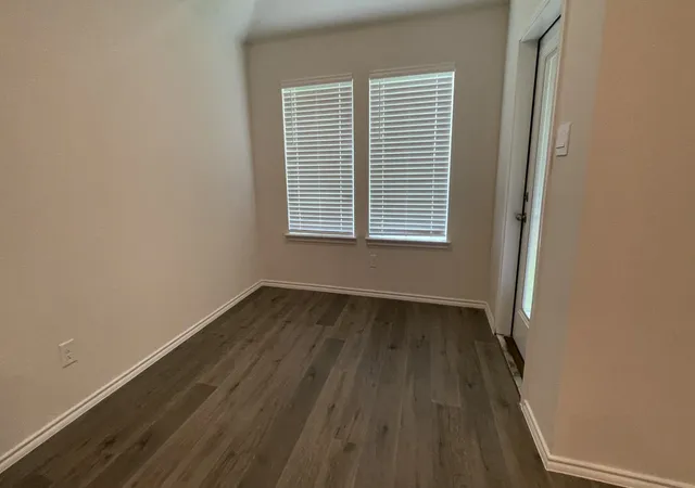 Photo 3 of Single family home for sale at 1218 Breezy Oak Dr, Nevada, TX 75173 | MLS# 21275423 | Listing updated on 2026-10-02