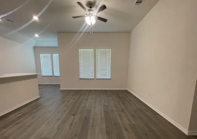 Photo 4 of Single family home for sale at 1218 Breezy Oak Dr, Nevada, TX 75173 | MLS# 21275423 | Listing updated on 2026-10-02