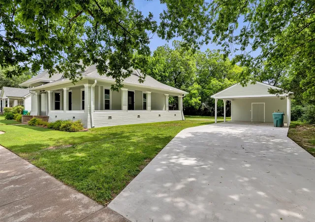 Photo 2 of Single family home for sale at 1219 S Travis St, Sherman, TX 75090 | MLS# 21275308 | Listing updated on 2026-08-21