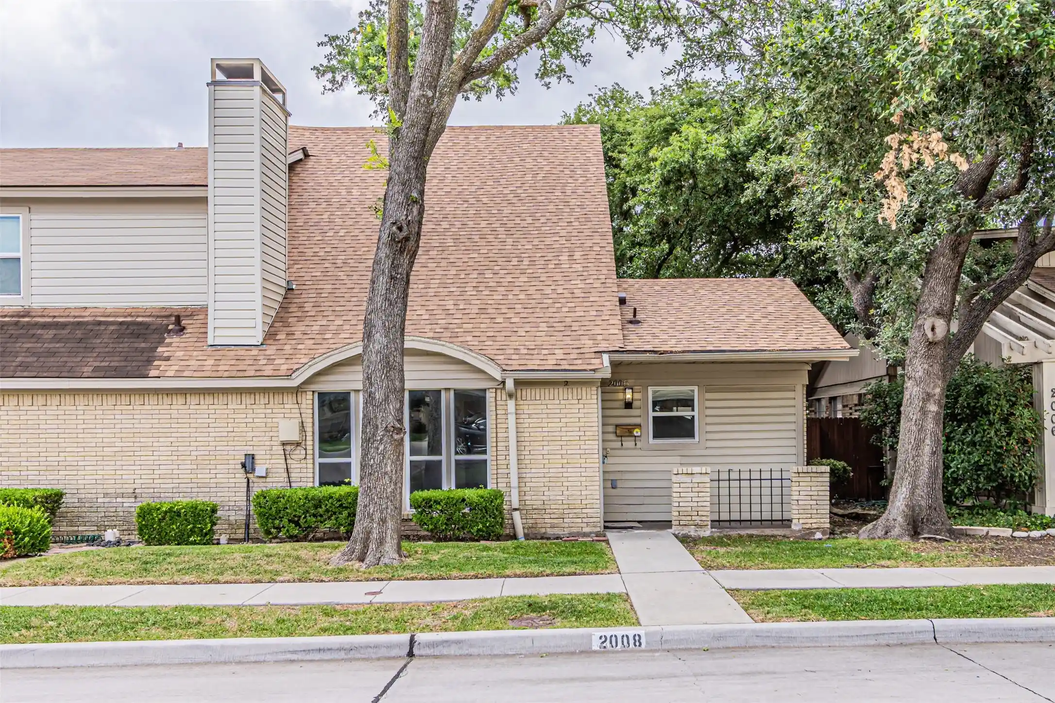 Photo 1 of Townhouse for sale at 2008 Clubridge Dr, Carrollton, TX 75006 | MLS# 21275469 | Listing updated on 2026-10-28