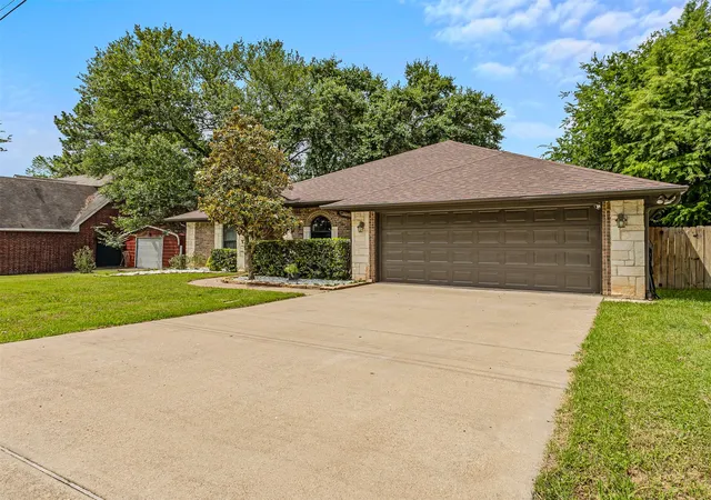 Photo 2 of Single family home for sale at 129 Donna Dr, Gun Barrel City, TX 75156 | MLS# 21275239 | Listing updated on 2026-09-25