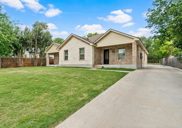 Photo 2 of Multi family home for sale at 1617 Cumberland Ave, Waco, TX 76707 | MLS# 21275412 | Listing updated on 2026-09-24
