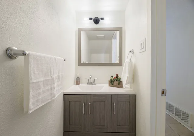 5th image of 2406 Hollandale Cir, Arlington, TX 76010 | MLS# 21272908