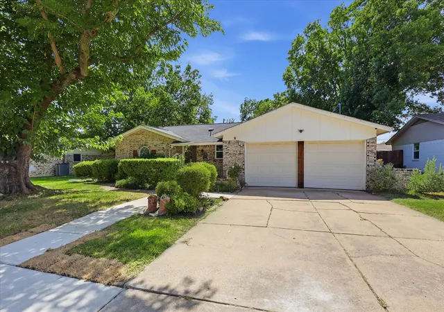 Photo 2 of Single family home for sale at 6609 Emily Dr, Watauga, TX 76148 | MLS# 21275452 | Listing updated on 2026-09-27