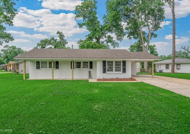 Homes for sale in Bossier City, LA | 4221 Evelyn St, Bossier City, LA 71112 | MLS# 21275398