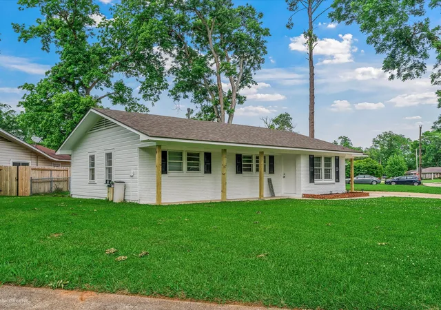 Homes for sale in Bossier City, LA | 4221 Evelyn St, Bossier City, LA 71112 | MLS# 21275398